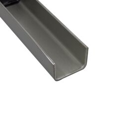 U-profile de chapa de aluminio de 2 mm doblada con vista lateral dentro