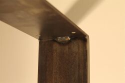 Guida per tavoli Disegno industriale su misura Struttura del tavolo Acciaio grezzo con verniciatura trasparente Design verniciato a polvere Design