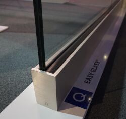 All-glass railing Easy Glass Smart from Q-railing U-Form