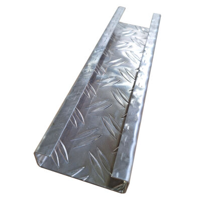 Aluminium C-profile curved to measure from corrugation sheet