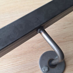 Steel handrail gemaakt van vierkante pijp
