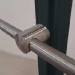RG01 - Carril de acero inoxidable con dos esquinas, 3 varillas de llenado y postes en antracita