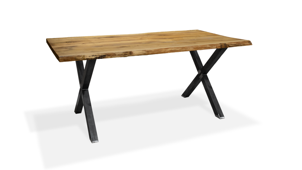 Ein moderner Tisch bestehend aus zwei in Handarbeit angefertigten Tischkufen in X-Form mit einer Tischplatte aus Holz